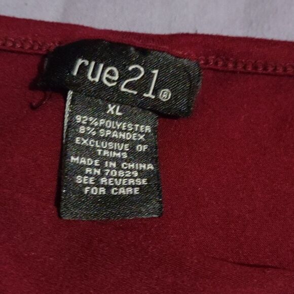 Rue21 spaghetti straps Top        Size: XL     (0172) - Picture 2 of 3